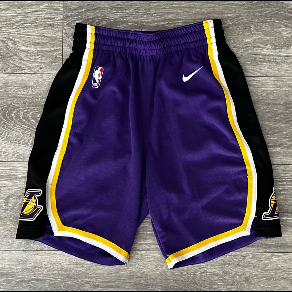 Nike Los Angeles Lakers Mens shorts. Size Small